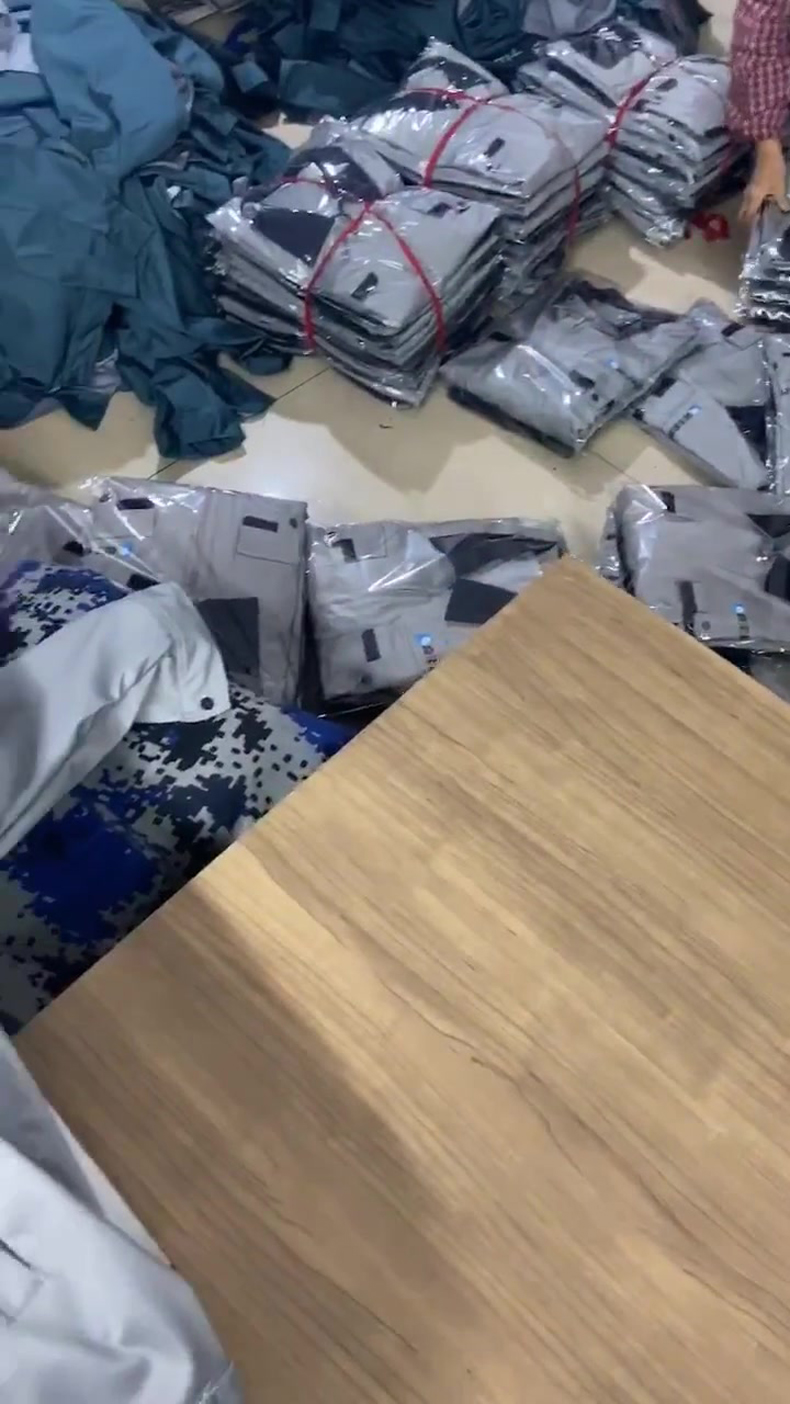 酒厂工作服定制（酒厂工人的工作服款式、颜色要求）