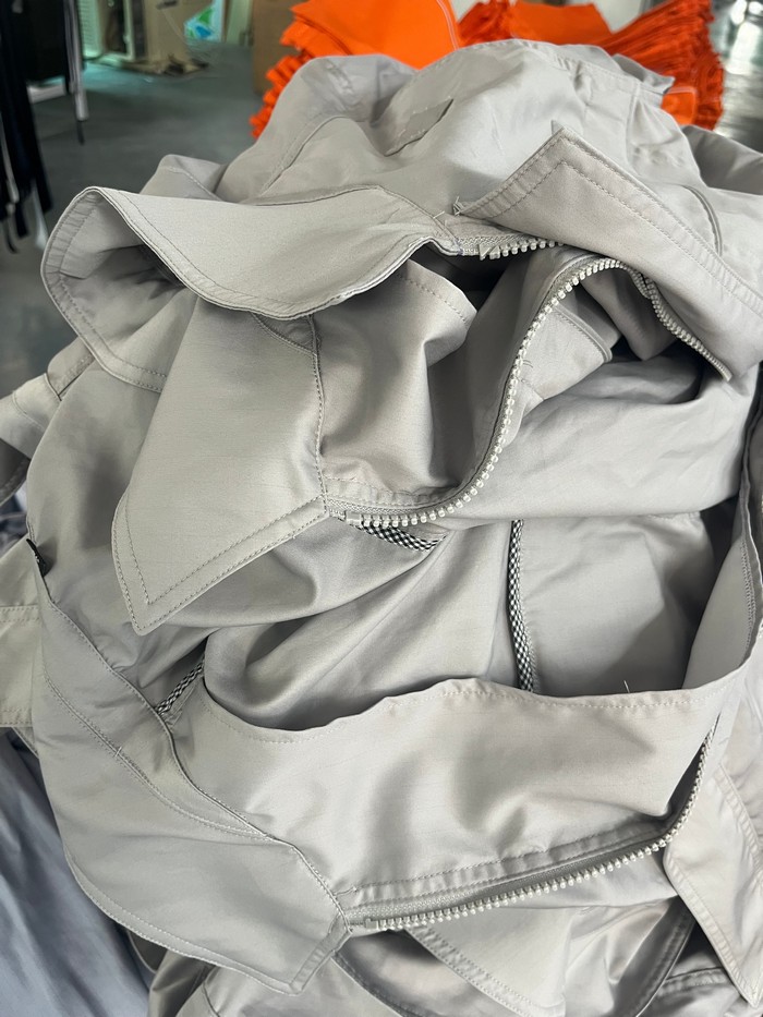 铁矿厂工作服采购必看！这 3 大材质误区，害了多少企业？